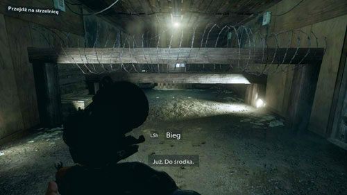 Poczekaj, aż twój przełożony skończy mówić, a potem przejdź przez drzwi, obok których stoi - 02 - Oczami zła - Kampania - Medal of Honor: Warfighter - poradnik do gry