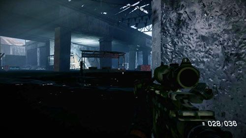 Postaraj się stopniowo wychylać coraz bardziej w prawo eliminując kolejnych wrogów (obrazek powyżej) - 05 - Przypływ zmian - Kampania - Medal of Honor: Warfighter - poradnik do gry