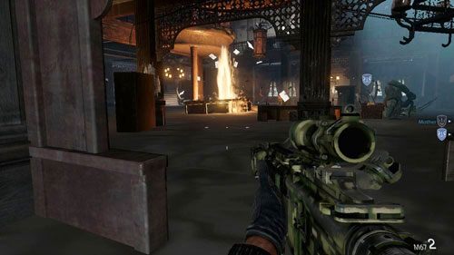 Kiedy Mother wybiegnie zza biurka, zlokalizuj wrogów naprzeciwko (czyli po lewej stronie atrium), na lewych, zniszczonych schodach - 06 - Prąd strugowy - Kampania - Medal of Honor: Warfighter - poradnik do gry