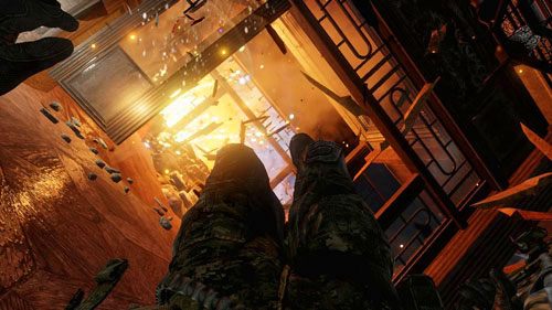 W tym momencie koniecznie uzupełnij amunicję, bo później nie będziesz miał już chwili spokoju - 06 - Prąd strugowy - Kampania - Medal of Honor: Warfighter - poradnik do gry