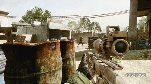 Biegnij ile sił w nogach przed siebie, a potem jak najszybciej ukryj się za stosami opon i kilkoma beczkami - 08 - W pogoni za Farazem - Kampania - Medal of Honor: Warfighter - poradnik do gry