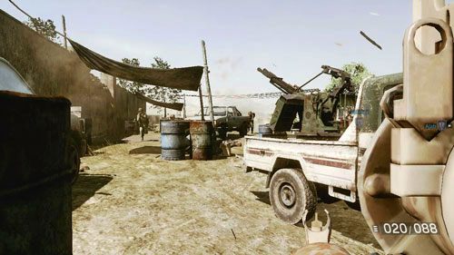 Zacznij się wychylać zza muru i zdejmować przeciwników celując oczywiście w ich głowy - 08 - W pogoni za Farazem - Kampania - Medal of Honor: Warfighter - poradnik do gry