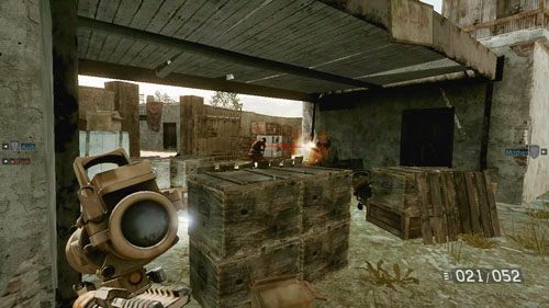 Nie tracąc czasu udaj się pomiędzy tył samochodu a budynek i wychyl w lewo - 08 - W pogoni za Farazem - Kampania - Medal of Honor: Warfighter - poradnik do gry