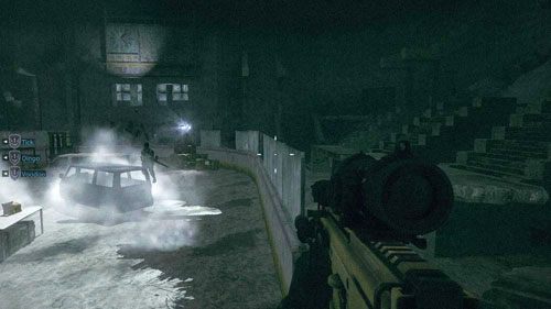Trzymaj się lewego boku lodowiska, jest tam mniej dymu i powoli posuwaj naprzód - od jednej sterty skrzynek do drugiej - 11 - Starzy znajomi - Kampania - Medal of Honor: Warfighter - poradnik do gry