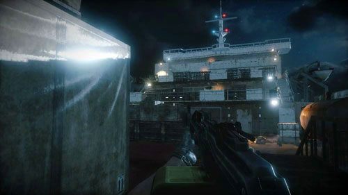 Posuwaj się naprzód kryjąc się za skrzynkami - 12 - Nocne spotkanie - Kampania - Medal of Honor: Warfighter - poradnik do gry