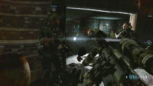 Bądź gotów poczęstować celną serią przeciwnika, który wybiegnie z kuchni - 13 - To już jest koniec - Kampania - Medal of Honor: Warfighter - poradnik do gry