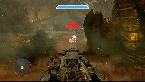 Kiedy trafisz na pierwszy czołg przeciwników, staraj się trzymać jak najdalszy dystans - Dotrzyj do Infinity | Infinity - Kampania | Halo 4 - Halo 4 - poradnik do gry