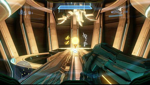 Podążaj korytarzami, kierując się za strażnikami, którzy będą otwierać dla Ciebie kolejne drzwi - Dezaktywuj sieć dział cząsteczkowych | Spadkobierca - Kampania | Halo 4 - Halo 4 - poradnik do gry