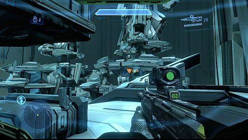 Zaraz po tym jak ruszysz, po prawej stronie pojawi się snajper, którego zdejmij - Dostań się do pierwszej wieży i zniszcz generator fal | Dezaktywacja - Kampania - Halo 4 - poradnik do gry