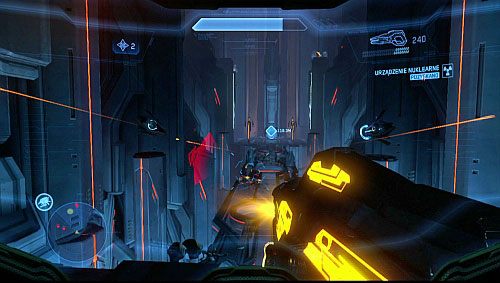 Kiedy wybronisz punkt, zabierz Cortanę z konsoli i przebij się do następnego portalu po prawej stronie - Odnajdź drogę powrotną do Kompozytora | Midnight - Kampania | Halo 4 - Halo 4 - poradnik do gry