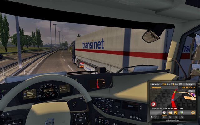 Na autostradzie wyprzedzanie nie stanowi żadnego problemu przy dwóch lub trzech pasach w tym samym kierunku - ETS2: Deska rozdzielcza - Euro Truck Simulator 2 - poradnik do gry