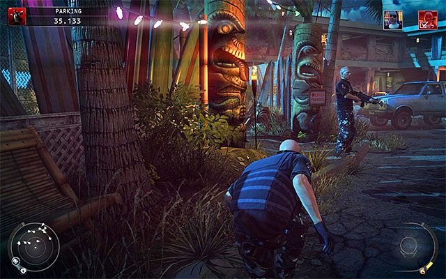 W celu opuszczenia parkingu musisz jeszcze ominąć pokazanego na powyższym screenie pojedynczego wartownika - Dotarcie do miejsca pobytu Heather McCarthy (Parking) | 14 - Atak Świętych - Hitman Absolution - poradnik do gry