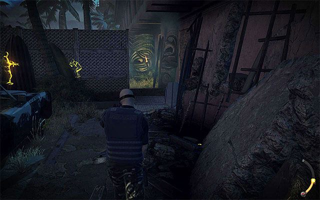 W razie potrzeby skorzystaj z instynktu, kierując się w stronę pokazanego na powyższym screenie przejścia - Dotarcie do miejsca pobytu Heather McCarthy (Parking) | 14 - Atak Świętych - Hitman Absolution - poradnik do gry