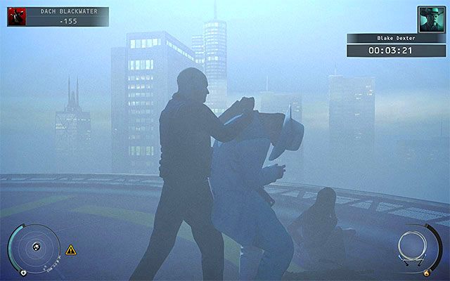 O wiele lepszym pomysłem jest zbliżenie się do Dextera bez alarmowania go o Twoich poczynaniach - Zamordowanie Dextera (Dach Blackwater) | 19 - Odliczanie - Hitman Absolution - poradnik do gry