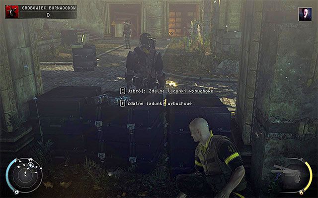 Największe skarby czekają na Ciebie przy słupach zlokalizowanych po lewej stronie - Eksploracja okolic grobowca (Grobowiec Burnwoodów) | 20 - Rozgrzeszenie - Hitman Absolution - poradnik do gry