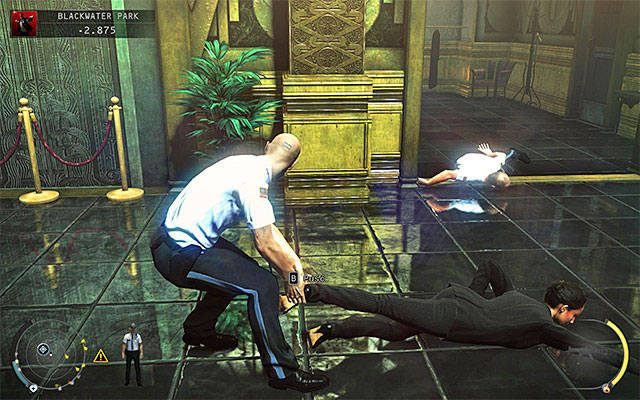 Po zakończonych walkach zlokalizuj ciało pracownicy ochrony (czarny strój) i zacznij je przeciągać do windy, tak by następnie wejść w interakcję z czytnikiem siatkówki i odblokować sobie dostęp - 18 - Blackwater Park (01 - 13) | Wyzwania Hitman Rozgrzeszenie - Hitman Absolution - poradnik do gry