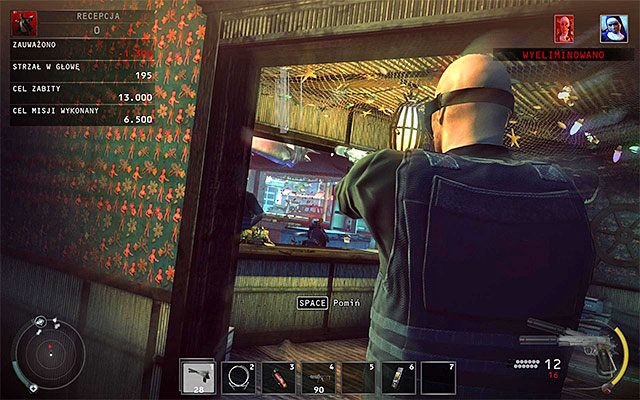 Dijana Radoncic podróżuje po okolicy, przy czym tuż po dotarciu do opisywanej lokacji spotkasz ją rozmawiającą z wartownikiem w recepcji (powyższy screen) - Zamordowanie Dijany i Agniji Radoncic (Recepcja) | 14 - Atak Świętych - Hitman Absolution - poradnik do gry