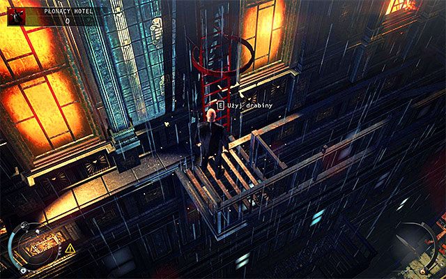 Przesuwaj się w prawo, ignorując nawoływania stróżów prawa przebywających w policjnym śmigłowcu - Płonący hotel | 4 - Uciekaj, by przeżyć | Solucja Hitman Rozgrzeszenie - Hitman Absolution - poradnik do gry