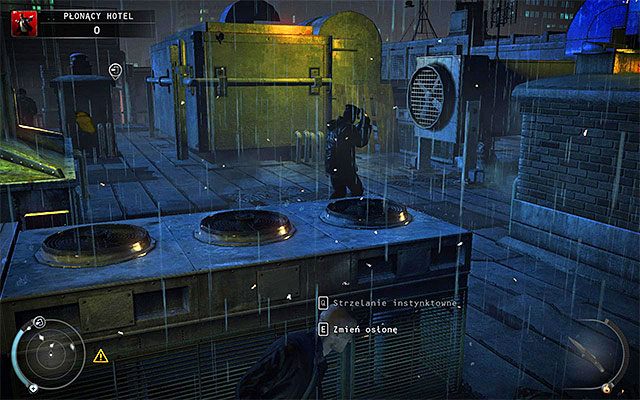 W zależności od wybranego poziomu trudności w okolicy powinno przebywać trzech lub czterech policjantów - Płonący hotel | 4 - Uciekaj, by przeżyć | Solucja Hitman Rozgrzeszenie - Hitman Absolution - poradnik do gry