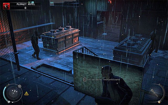 W dalszej części przemarszu powinieneś dotrzeć do niewielkich schodów i przejścia, które będzie pilnowane przez dwóch lub trzech wrogów - Płonący hotel | 4 - Uciekaj, by przeżyć | Solucja Hitman Rozgrzeszenie - Hitman Absolution - poradnik do gry