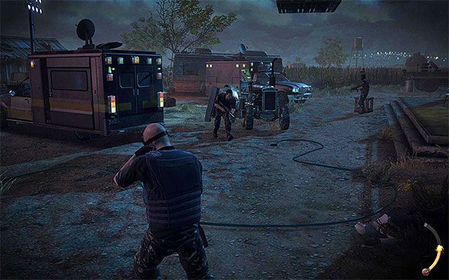 Centrum dowodzenia znajduje się w samym środku głównej części gospodarstwa, czyli w obszarze, który był patrolowany przez LaSandrę Dixon (powyższy screen) - Dotarcie do punktu dowodzenia (Pole kukurydzy) | 14 - Atak Świętych - Hitman Absolution - poradnik do gry