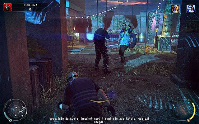Drugiego cywila odnajdziesz niedaleko budynku recepcji w etapie Recepcja - 14 - Atak Świętych | Wyzwania Hitman Rozgrzeszenie - Hitman Absolution - poradnik do gry