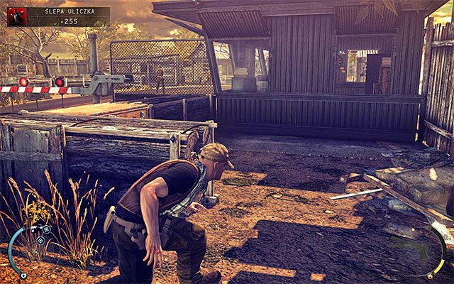 Niezależnie od tego czy zdecydowałeś się od razu zdobyć nowe przebranie czy pozostać w domyślnym stroju Hitmana Twoim pierwszym krokiem powinno być przedostanie się do wnętrza pokazanego na powyższym screenie pierwszego posterunku - Wyłączenie systemów ochrony (Ślepa uliczka) | 11 - Dexter Industries - Hitman Absolution - poradnik do gry