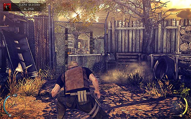 Na wyższych poziomach trudności wspomniana dróżka jest pilnowana przez co najmniej jedną osobę - Wyłączenie systemów ochrony (Ślepa uliczka) | 11 - Dexter Industries - Hitman Absolution - poradnik do gry