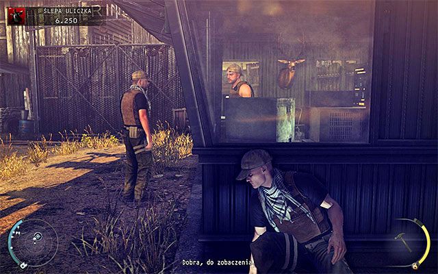 Po zbliżeniu się do drugiego posterunku ustaw się przy jego okiennicy, ale nie przechodź przez nią dopóki tutejsi wartownicy nie zakończą rozmowy i nie rozejdą się - Wyłączenie systemów ochrony (Ślepa uliczka) | 11 - Dexter Industries - Hitman Absolution - poradnik do gry