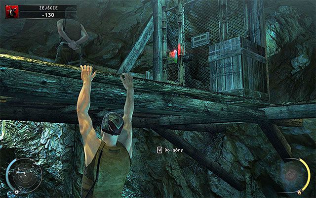 Jeżeli nie posiadasz karty dostępu lub jeżeli nie chcesz zbytnio ryzykować, to lepszym pomysłem jest podejście do krawędzi mostku, opuszczenie się i następnie przesunięcie w lewo lub w prawo w celu ominięcia bramki - Dotarcie do jaskiń (Zejście) | 11 - Dexter Industries | Hitman Rozgrzeszenie - Hitman Absolution - poradnik do gry