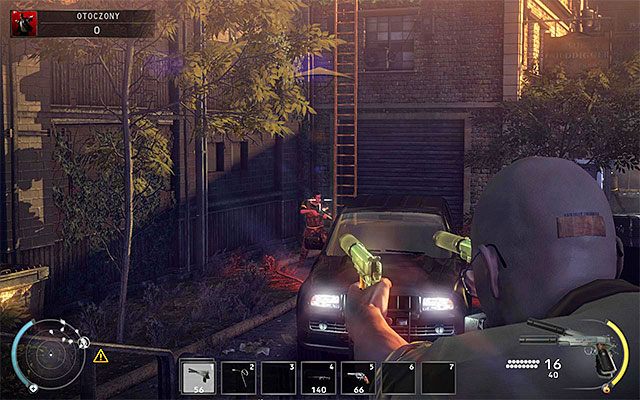 Aktualny cel podróży znajduje się na drugim końcu mapy, niedaleko widocznej w oddali płonącej cysterny (na prawo od miejsca startu) - Otoczony | 16 - Operacja Młot Bojowy | Solucja Hitman Rozgrzeszenie - Hitman Absolution - poradnik do gry