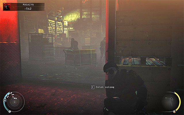 Osobiście radzę uniknąć obu żołnierzy, szczególnie że na pozbyciu się ich nic byś nie zyskał (przebranie ciężkozbrojnego żołnierza Agencji cechuje się takim samym ryzykiem wykrycia jak przebranie szeregowego żołnierza Agencji) - Magazyn | 16 - Operacja Młot Bojowy | Solucja Hitman Rozgrzeszenie - Hitman Absolution - poradnik do gry