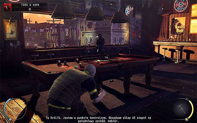 Eksplorację nowej lokacji rozpoczynasz na piętrze baru - Targ w Hope | 16 - Operacja Młot Bojowy | Solucja Hitman Rozgrzeszenie - Hitman Absolution - poradnik do gry