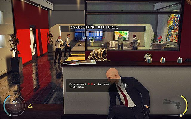 Po wznowieniu rozgrywki kontynuuj eksplorację pustych pomieszczeń posiadłości - Hitman Absolution: Piętro posiadłości, Osobisty kontrakt - Solucja - Hitman Absolution - poradnik do gry
