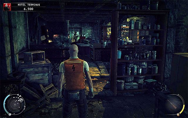 W trakcie eksploracji piwnicy musisz zachować wszelkie możliwe środki ostrożności, albowiem bardzo łatwo możesz zostać zdemaskowany - Eksploracja piwnicy hotelu (Hotel Terminus) | 3 - Terminus - Hitman Absolution - poradnik do gry