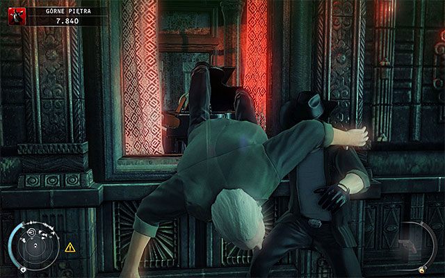 W bocznych salach balowych stacjonują dość liczne grupy przeciwników i jeśli nie odwróciłeś ich uwagi z pomocą projektora unikanie ich może okazać się kłopotliwe - Dotarcie do pokoju 899 (Górne piętra) | 3 - Terminus | Hitman Rozgrzeszenie - Hitman Absolution - poradnik do gry