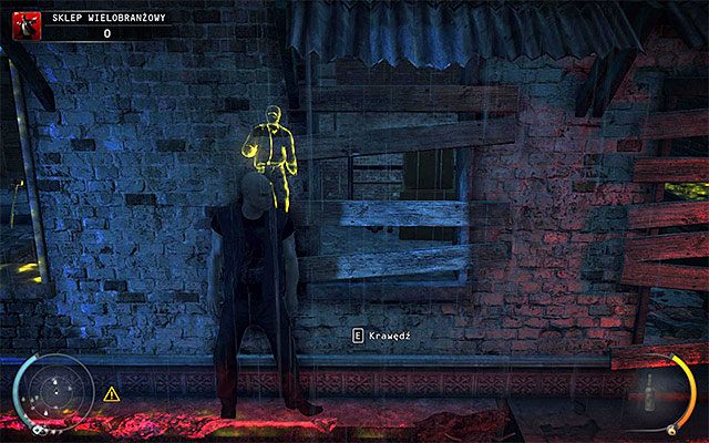 Jeżeli zdecydowałeś się na wybór gzymsu, to warto zatrzymać się przy pokazanej na powyższym screenie okiennicy - Przedostanie się do wnętrza sklepu (Sklep wielobranżowy) | 5 - Myśliwy i ofiara - Hitman Absolution - poradnik do gry