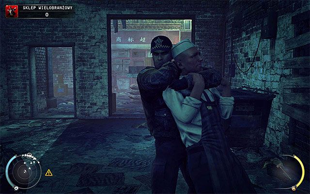 Musisz się oczywiście liczyć z tym, że w okolicy będzie przebywała dość liczna grupa osób, także na niższych poziomach trudności - Przedostanie się do wnętrza sklepu (Sklep wielobranżowy) | 5 - Myśliwy i ofiara - Hitman Absolution - poradnik do gry