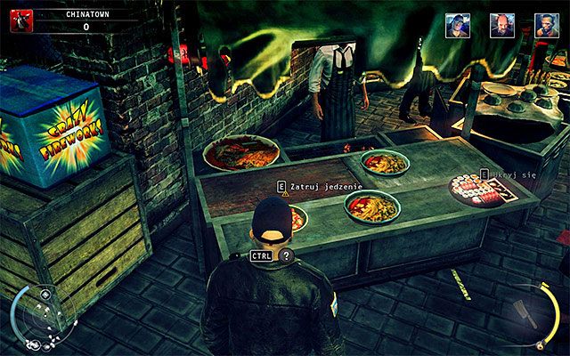 Powróć w okolice odgrodzonego obszaru i zlokalizuj kramik, przy którym okazjonalnie zatrzymuje się cel misji - Zamordowanie Franka Owensa (Chinatown) | 5 - Myśliwy i ofiara - Hitman Absolution - poradnik do gry