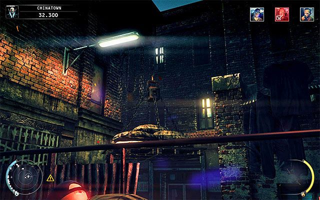 Alternatywnym sposobem na wyeliminowanie Claya jest zrzucenie na niego ciężkiego ładunku - Zamordowanie Larryego Claya (Chinatown) | 5 - Myśliwy i ofiara - Hitman Absolution - poradnik do gry