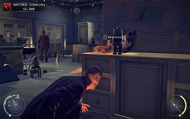 Drugi bezpiecznik możesz odnaleźć na parterze, a konkretnie w pomieszczeniu zabaw sąsiadującym z kantyną - Odnalezienie bezpieczników - wyższe poziomy trudności (Korytarze sierocińca) | 6 - Rosewood - Hitman Absolution - poradnik do gry