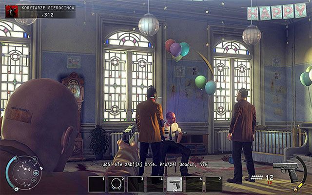 Okazja do zaliczenia tego wyzwania pojawia się na samym początku etapu Korytarze sierocińca, gdyż pomieszczenie z torturowanym strażnikiem znajduje się na wprost od miejsca startu - 6 - Rosewood | Wyzwania Hitman Rozgrzeszenie - Hitman Absolution - poradnik do gry