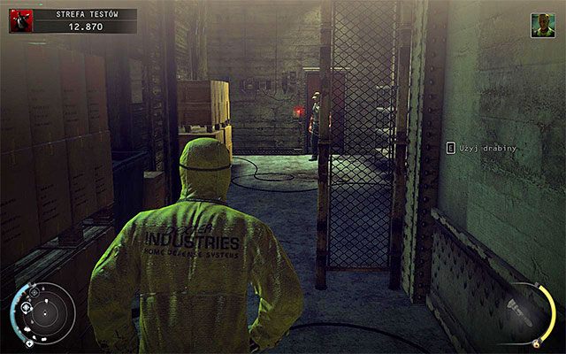 Miny zbliżeniowe to nie jedyne wybuchowe obiekty dostępne w strefie testów, albowiem możliwe jest również skorzystanie ze zdalnych ładunków wybuchowych - Zamordowanie doktora Marcusa Greena (Strefa testów) | 12 - Fabryka śmierci - Hitman Absolution - poradnik do gry