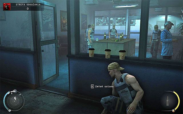 Wyrusz śladem widocznych na wprost od Ciebie postaci - Strefa odkażania | 12 - Fabryka śmierci | Solucja Hitman Rozgrzeszenie - Hitman Absolution - poradnik do gry