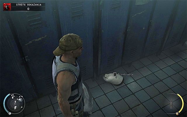 W szatni spotkasz zarówno pracowników ochrony jak i naukowców, tak więc musisz się pilnować żeby nie zostać zdemaskowanym - Strefa odkażania | 12 - Fabryka śmierci | Solucja Hitman Rozgrzeszenie - Hitman Absolution - poradnik do gry