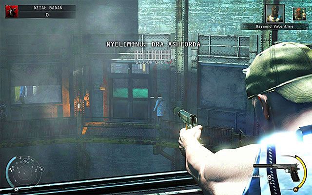 Najmniej oryginalnym sposobem na zamordowanie doktora Raymonda Valentinea jest zastrzelenie go w momencie gdy podróżuje pomiędzy piętrami silosu - Zamordowanie doktora Raymonda Valentinea (Dział badań) | 12 - Fabryka śmierci - Hitman Absolution - poradnik do gry