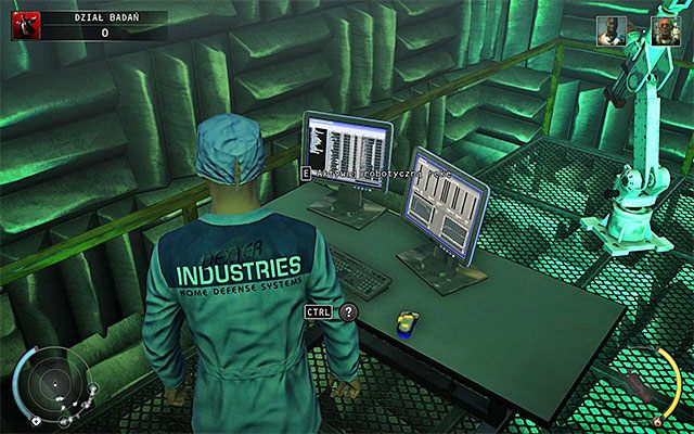 Po wejściu do nowego pomieszczenia znajdziesz się w towarzystwie jednego pracownika ochrony i dwóch naukowców, tak więc musisz praktycznie od razu zacząć korzystać z zasłon - Zamordowanie doktora Raymonda Valentinea (Dział badań) | 12 - Fabryka śmierci - Hitman Absolution - poradnik do gry