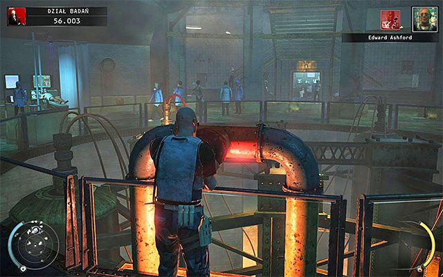 Po dotarciu do celu podróży zignoruj chwilowo Ashforda i skieruj się na przeciwległy koniec owalnego obszaru, odnajdując pokazany na powyższym screenie zawór - Zamordowanie doktora Edwarda Ashforda (Dział badań) | 12 - Fabryka śmierci - Hitman Absolution - poradnik do gry