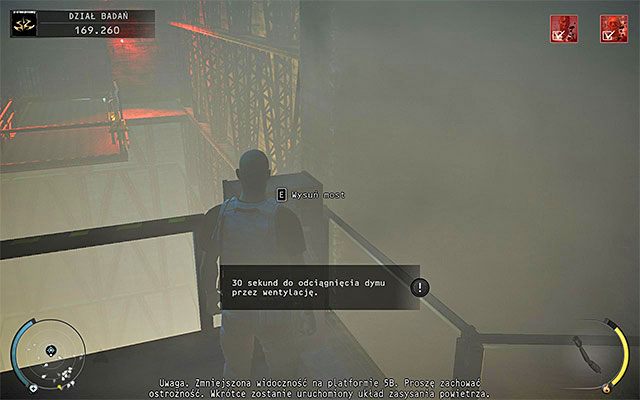 Ponownie wybierz się do interaktywnego zaworu i wejdź z nim w interakcję, oślepiając wrogów na kolejnych 30 sekund i ułatwiając sobie tym samym ewakuację - Zniszczenie wyników badań Ashforda (Dział badań) | 12 - Fabryka śmierci - Hitman Absolution - poradnik do gry