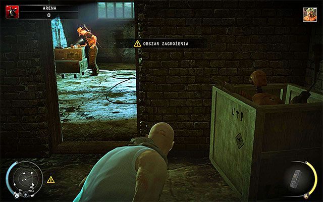 Niezależnie od wybranego poziomu trudności w każdym z pomieszczeń zbrojowni przebywa jeden przeciwnik - Eksploracja areny (Arena) | 13 - Noc walki | Solucja Hitman Rozgrzeszenie - Hitman Absolution - poradnik do gry